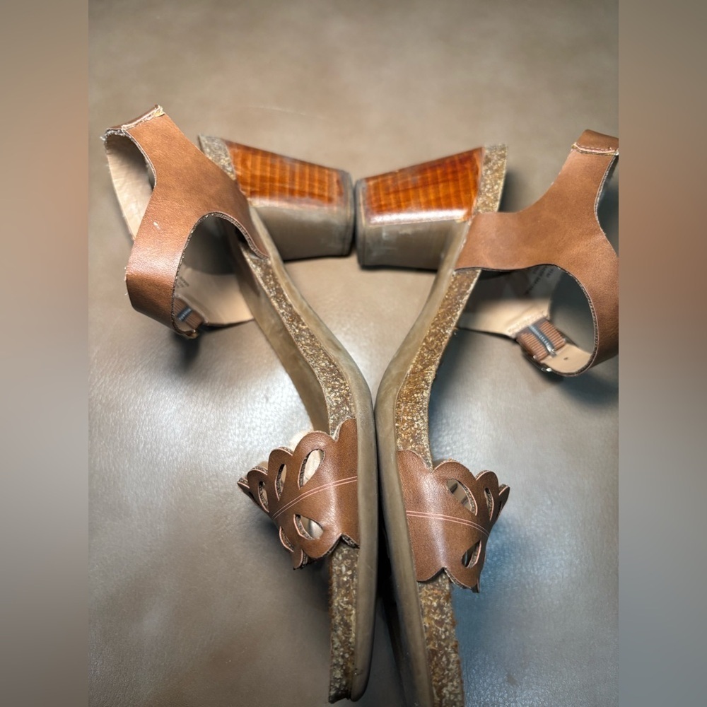 Chic Brown Leather heels with Cutout Design - Picture 3 of 5